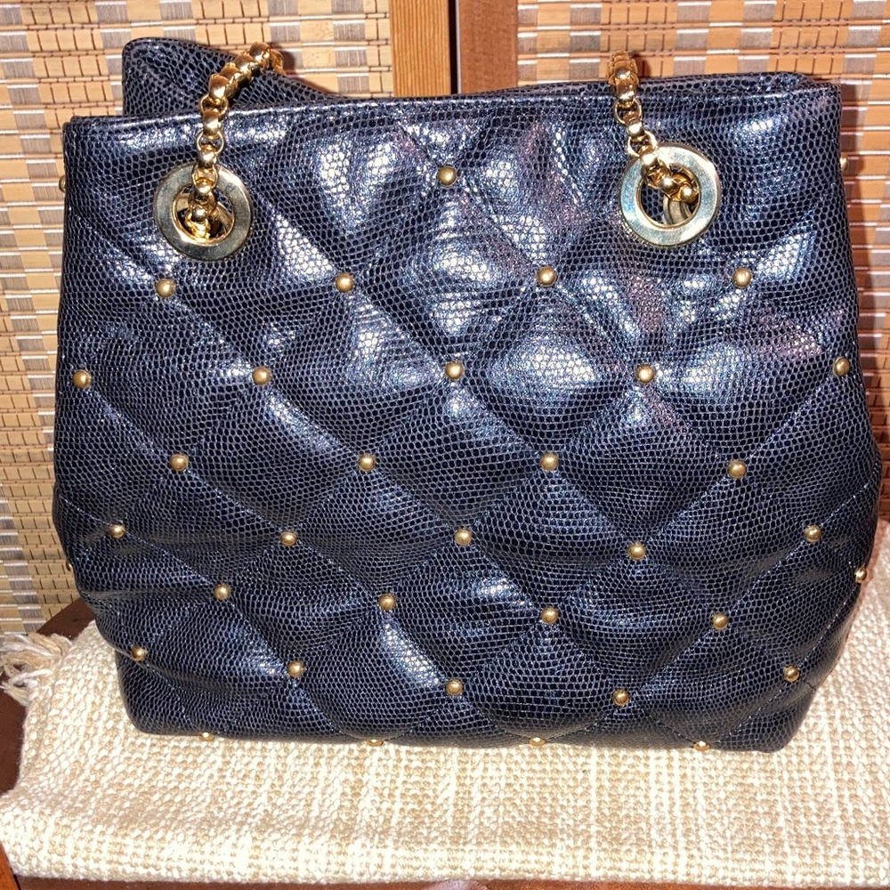 Vintage Black Quilted Shoulder Bag with Gold Chain Accents - Picture 3 of 11